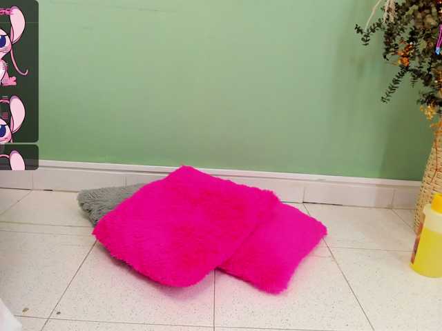 Live sex webcam photo for Emilyjonh #276547275