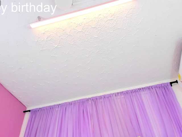 Live sex webcam photo for Emilyjonh #278118233