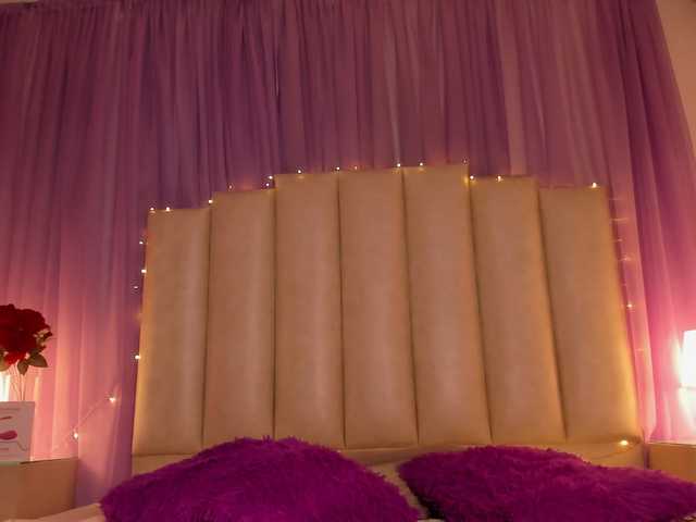 Live sex webcam photo for Emilyjonh #288648336