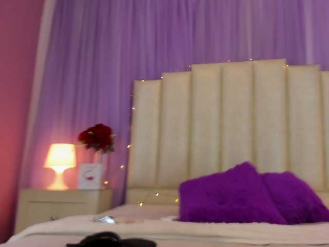 Live sex webcam photo for Emilyjonh #288968593