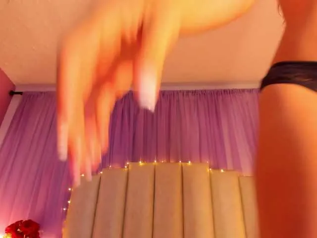 Live sex webcam photo for Emilyjonh #289421785