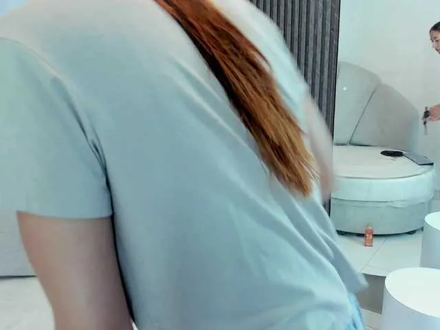 Live sex webcam photo for Emilyjonh #289942574