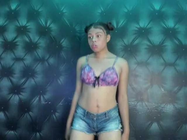 Live sex webcam photo for Emilymurat #278147805