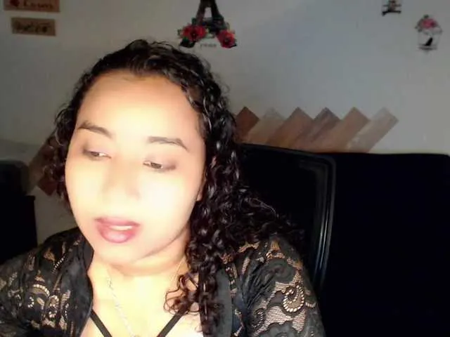 Live sex webcam photo for Emilyparis #273455234