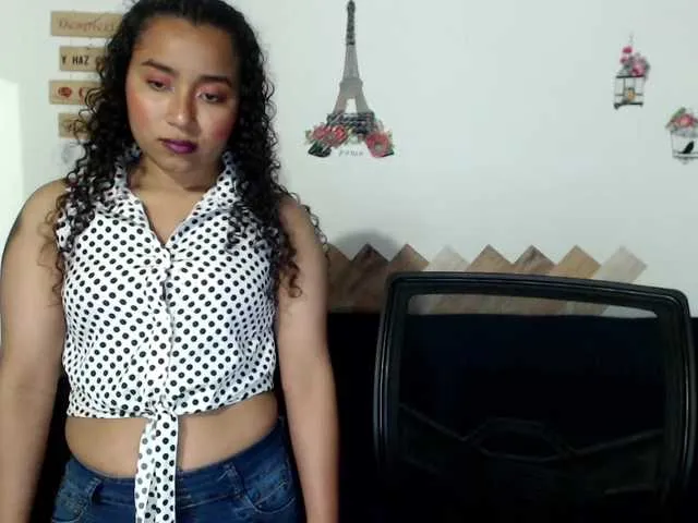 Live sex webcam photo for Emilyparis #273498904