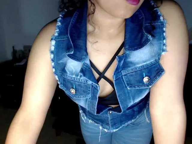 Live sex webcam photo for Emilyparis #273520754