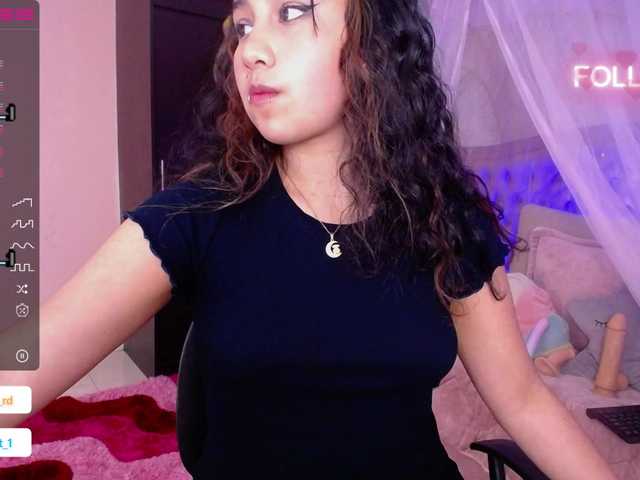 Live sex webcam photo for Emilysweet-rd #275593107