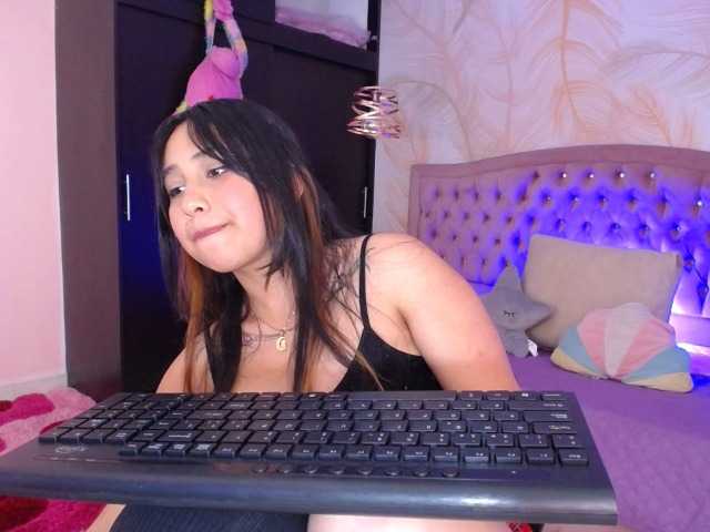 Live sex webcam photo for Emilysweet-rd #276090784