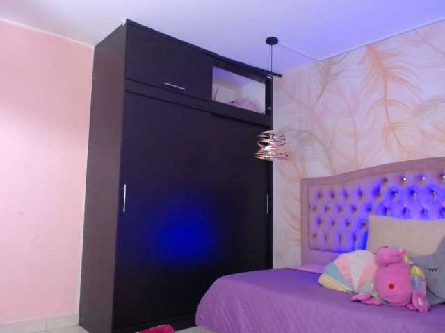 Live sex webcam photo for Emilysweet-rd #276222091