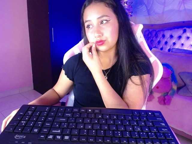 Live sex webcam photo for Emilysweet-rd #276413386