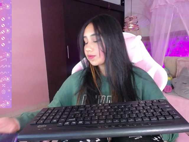 Live sex webcam photo for Emilysweet-rd #277089224