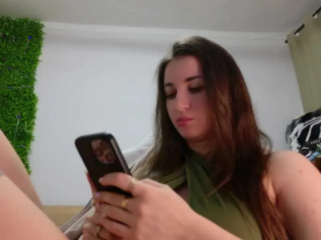 Live sex webcam photo for EmilyxJames #290379091