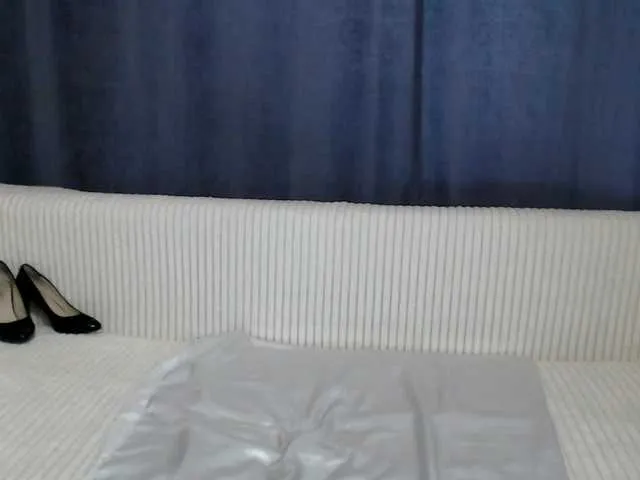 Live sex webcam photo for Emilyzest #291593621