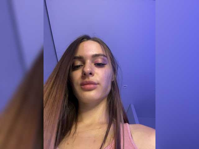 Live sex webcam photo for EmmSee #275634680