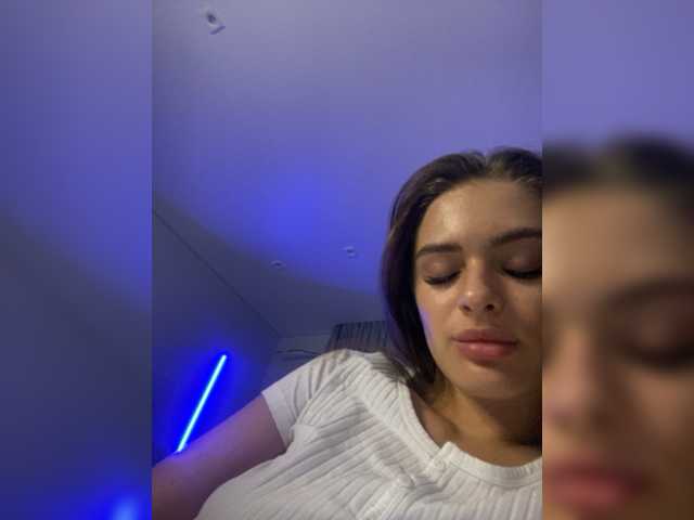 Live sex webcam photo for EmmSee #275642120