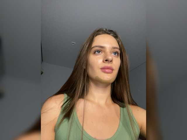 Live sex webcam photo for EmmSee #276045404