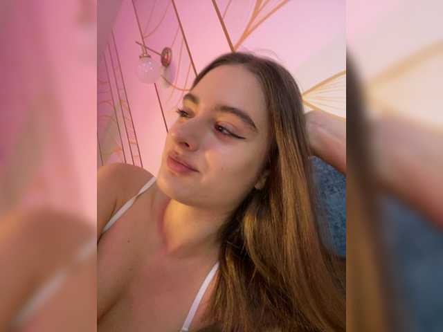 Live sex webcam photo for EmmSee #276795278