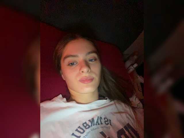 Live sex webcam photo for EmmSee #276909094