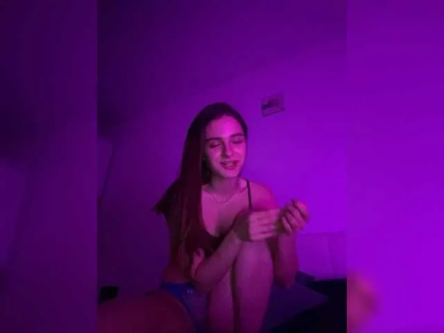 Live sex webcam photo for EmmSee #277424300