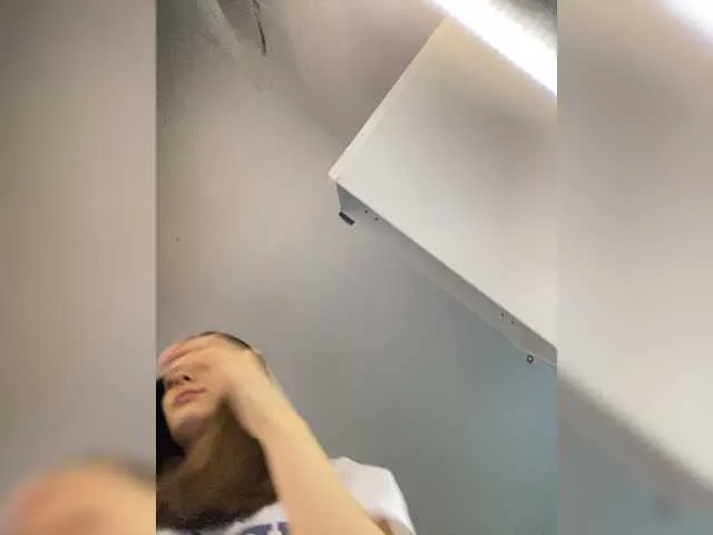 Live sex webcam photo for EmmSee #277464586