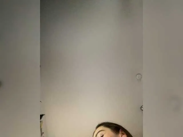 Live sex webcam photo for EmmSee #277542236