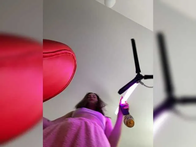 Live sex webcam photo for EmmSee #277608923