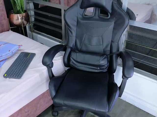 Live sex webcam photo for Emma-Blonde #275724453