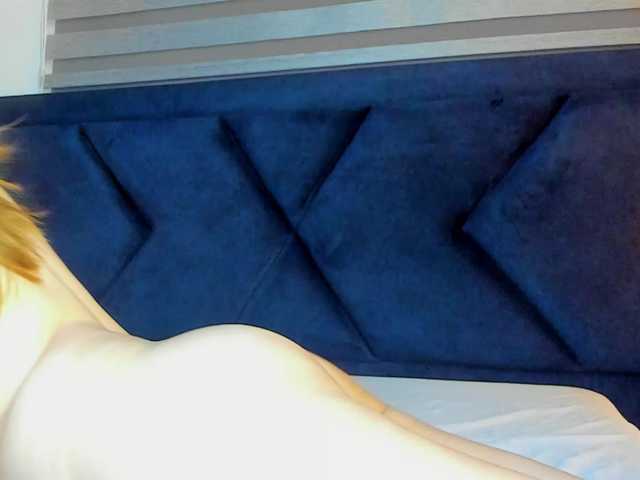 Live sex webcam photo for Emma-Blonde #277800408