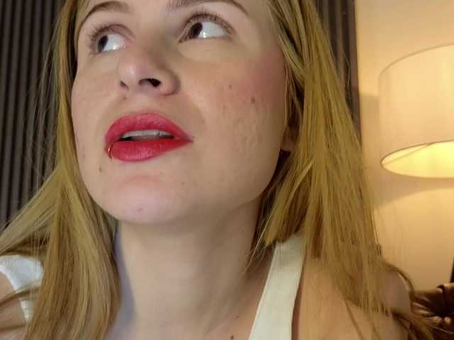 Live sex webcam photo for Emma-Blonde #278127415