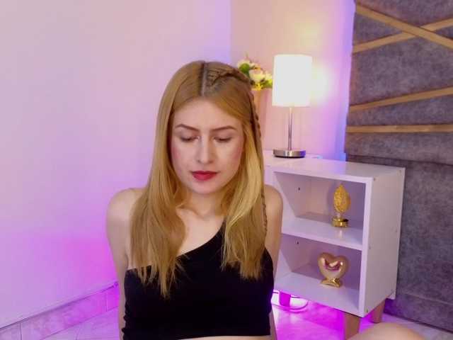 Live sex webcam photo for Emma-Blonde #278223887