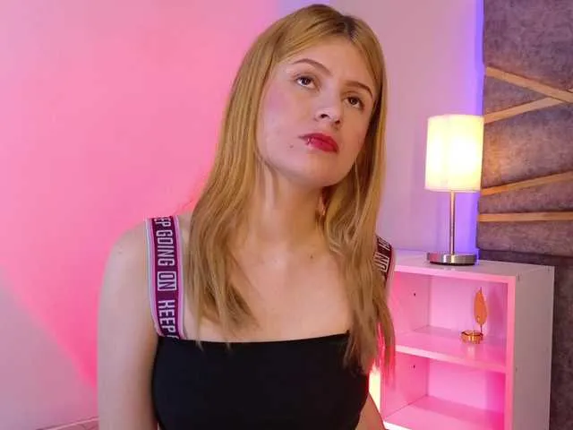 Live sex webcam photo for Emma-Blonde #278279989