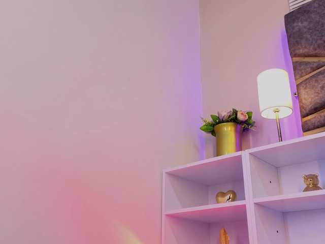 Live sex webcam photo for Emma-Blonde #286361906