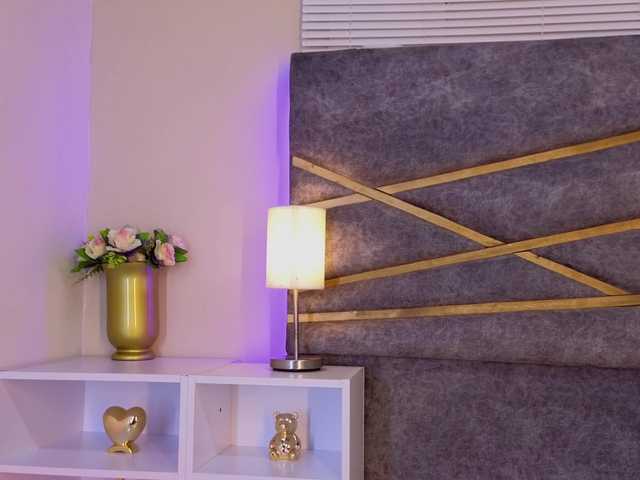 Live sex webcam photo for Emma-Blonde #288312763