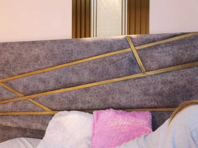 Live sex webcam photo for Emma-Blonde #290346592