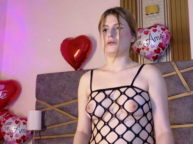 Live sex webcam photo for Emma-Blonde #290494588