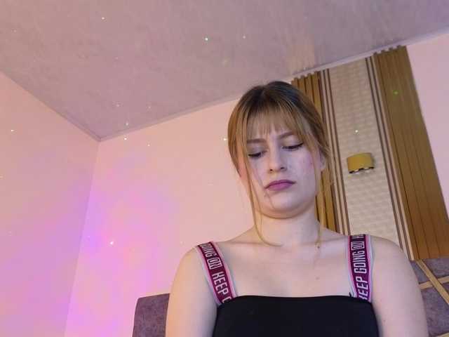 Live sex webcam photo for Emma-Blonde #290553702