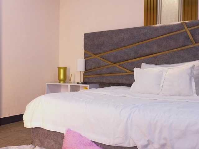 Live sex webcam photo for Emma-Blonde #290589213