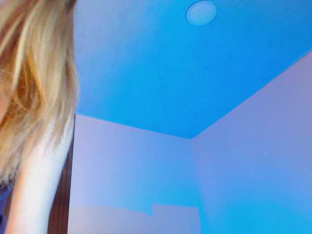 Live sex webcam photo for Emma-Blonde #290936537