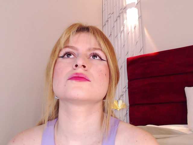 Live sex webcam photo for Emma-Blonde #291260495