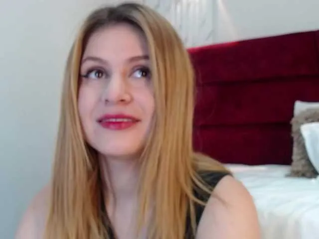 Live sex webcam photo for Emma-Blonde #291758711