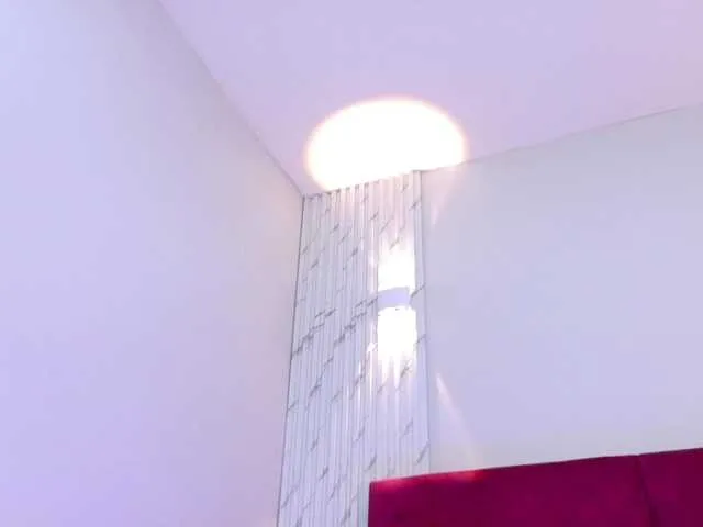 Live sex webcam photo for Emma-Blonde #292013196