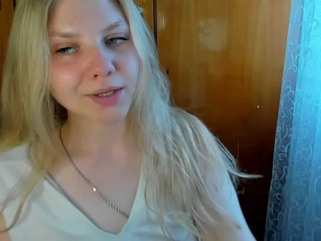 Live sex webcam photo for Emma-Frizea #291230436