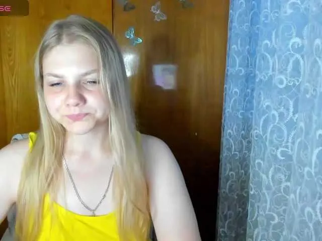 Live sex webcam photo for Emma-Frizea #291448757