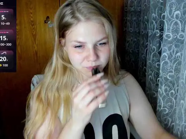 Live sex webcam photo for Emma-Frizea #291724155