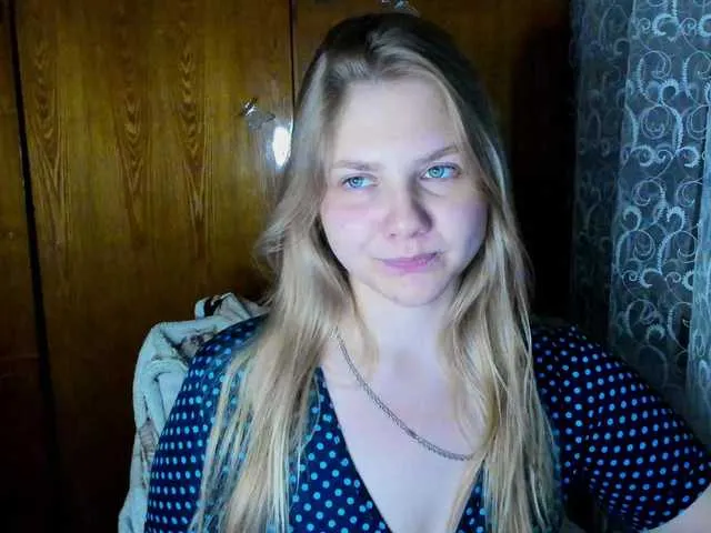 Live sex webcam photo for Emma-Frizea #292111709