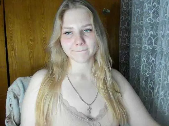 Live sex webcam photo for Emma-Frizea #292318812