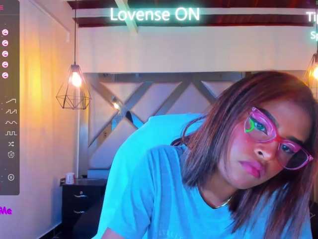 Live sex webcam photo for Emma-Morgan #276912431