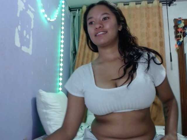 Live sex webcam photo for Emma-Southh #278134708