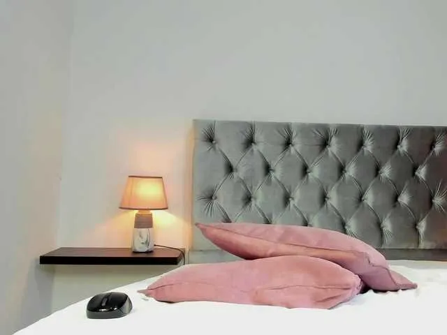 Live sex webcam photo for Emma-Thomson #273812030