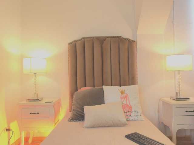 Live sex webcam photo for Emma-Torres1 #290779354